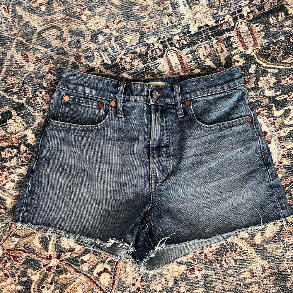 Madewell The Perfect Jean Short; Medium Wash; size 28; 3” inseam